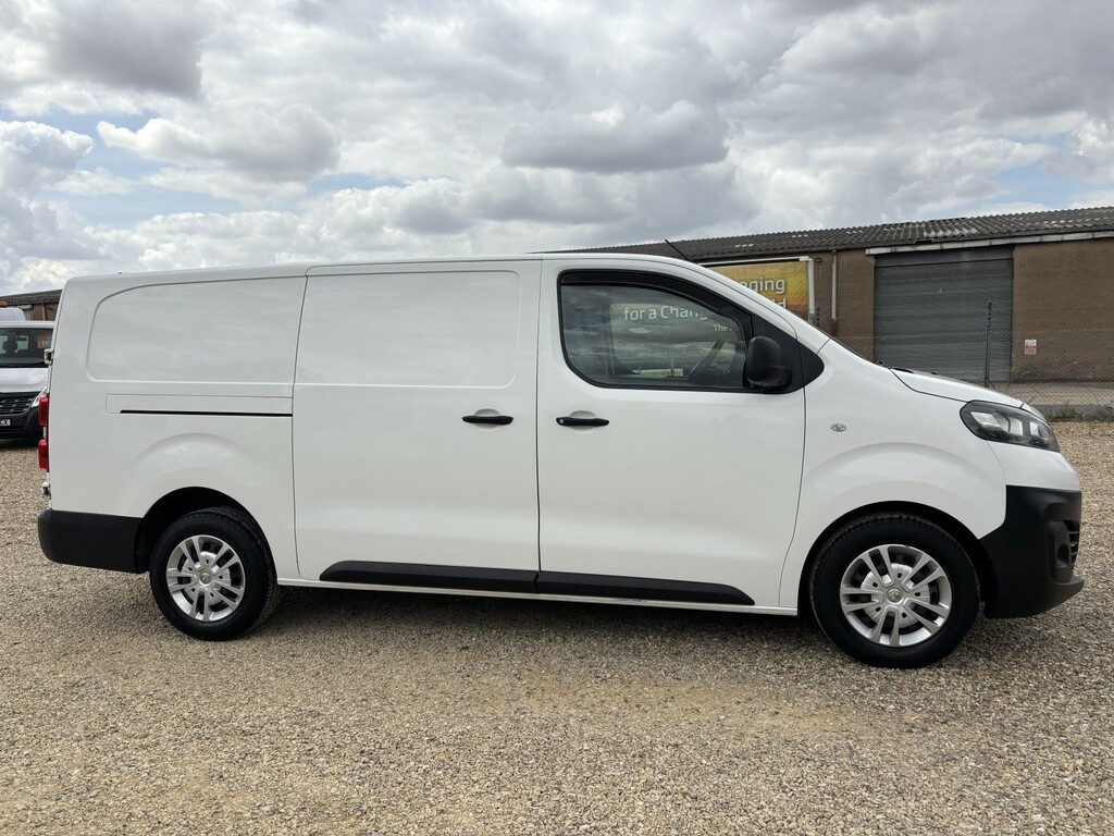 Vauxhall Vivaro 1.5 Turbo D 2900 Dynamic White #2