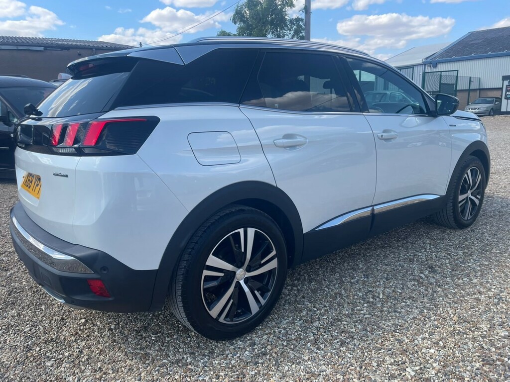 Peugeot 3008 1.2 Puretech Gt Line White #3