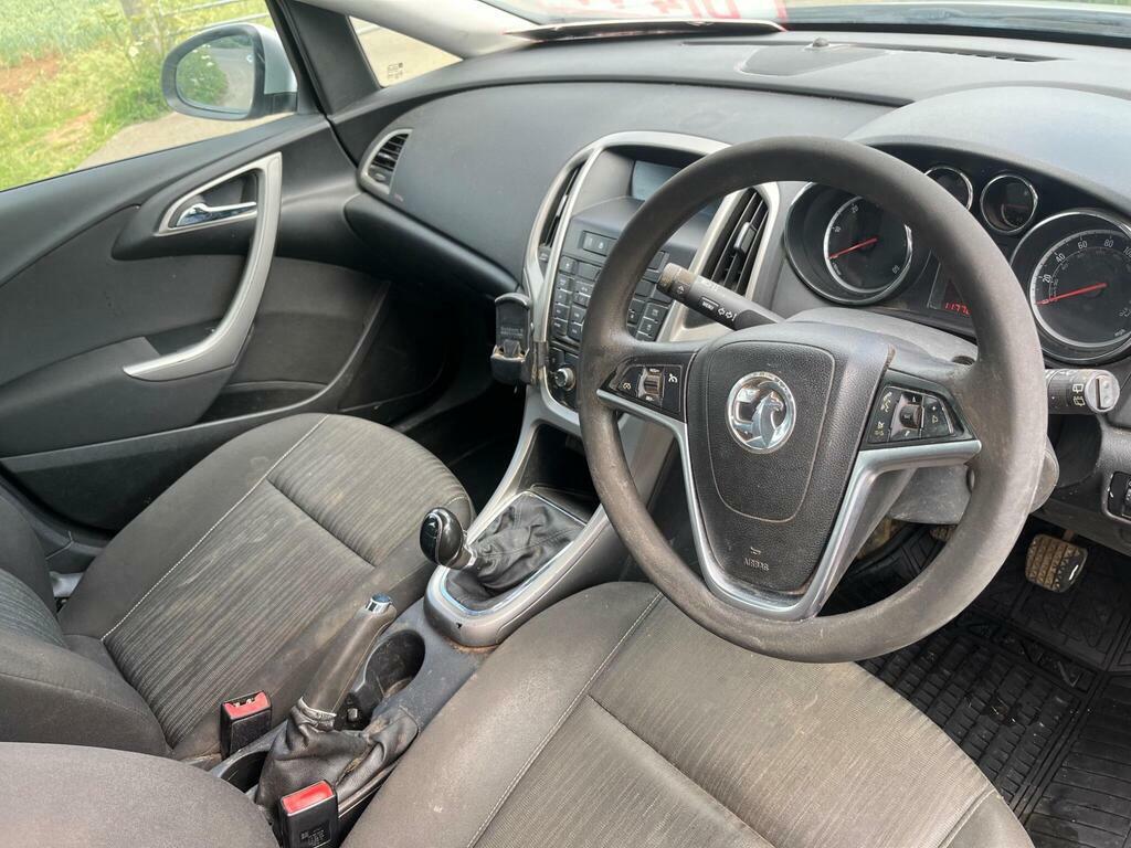 Vauxhall Astra 2012 1.6 16V Sri Hatchback Euro Silver #7