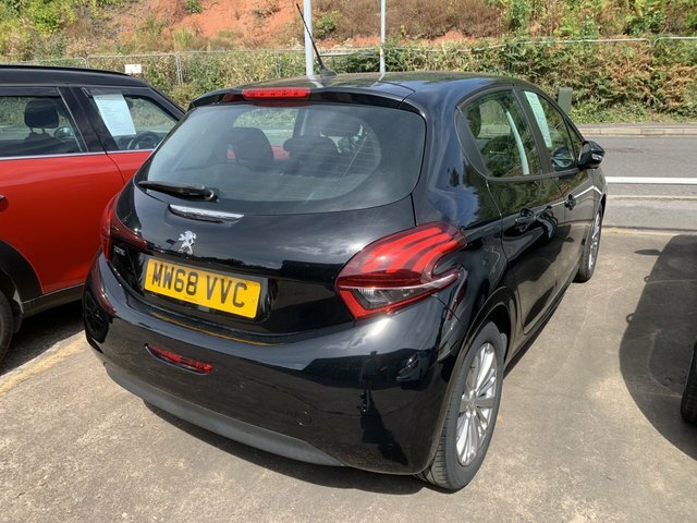 Peugeot 208 1.2 Puretech Signature Hatchback MW68VVC Black #5