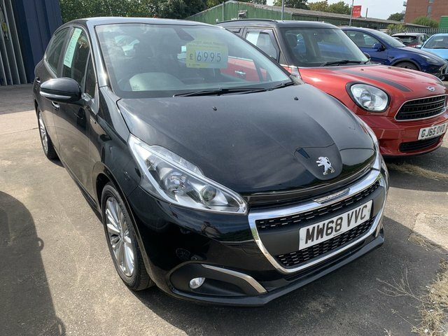 Peugeot 208 1.2 Puretech Signature Hatchback MW68VVC Black
