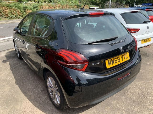 Peugeot 208 1.2 Puretech Signature Hatchback MW68VVC Black #4