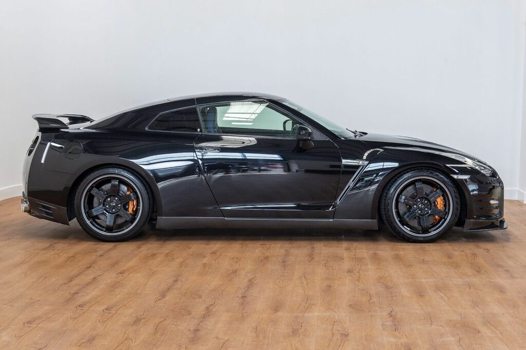 Nissan GT-R Coupe Black #2