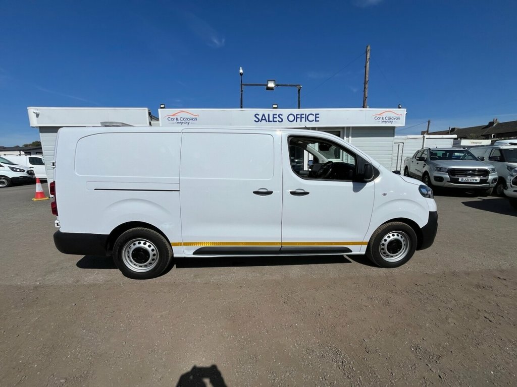 Vauxhall Vivaro 2L Prime 6Dr White