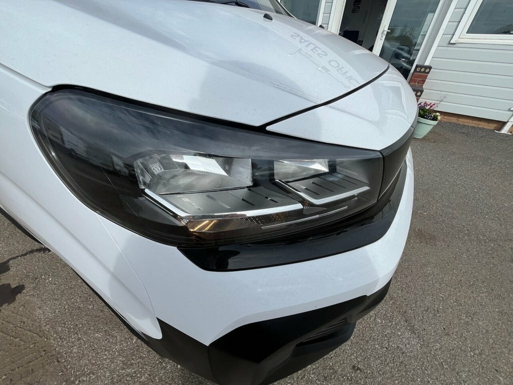 Vauxhall Vivaro 2L Prime 6Dr DV24NCD White #6