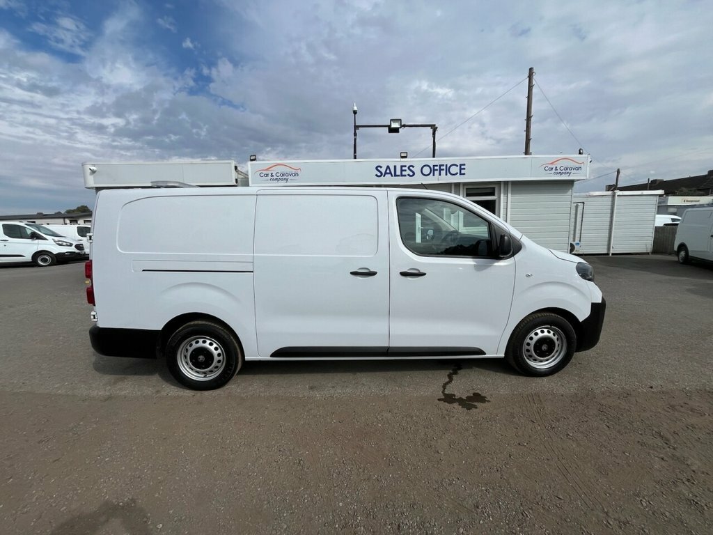 Vauxhall Vivaro 2L Prime 6Dr DV24NCD White #4