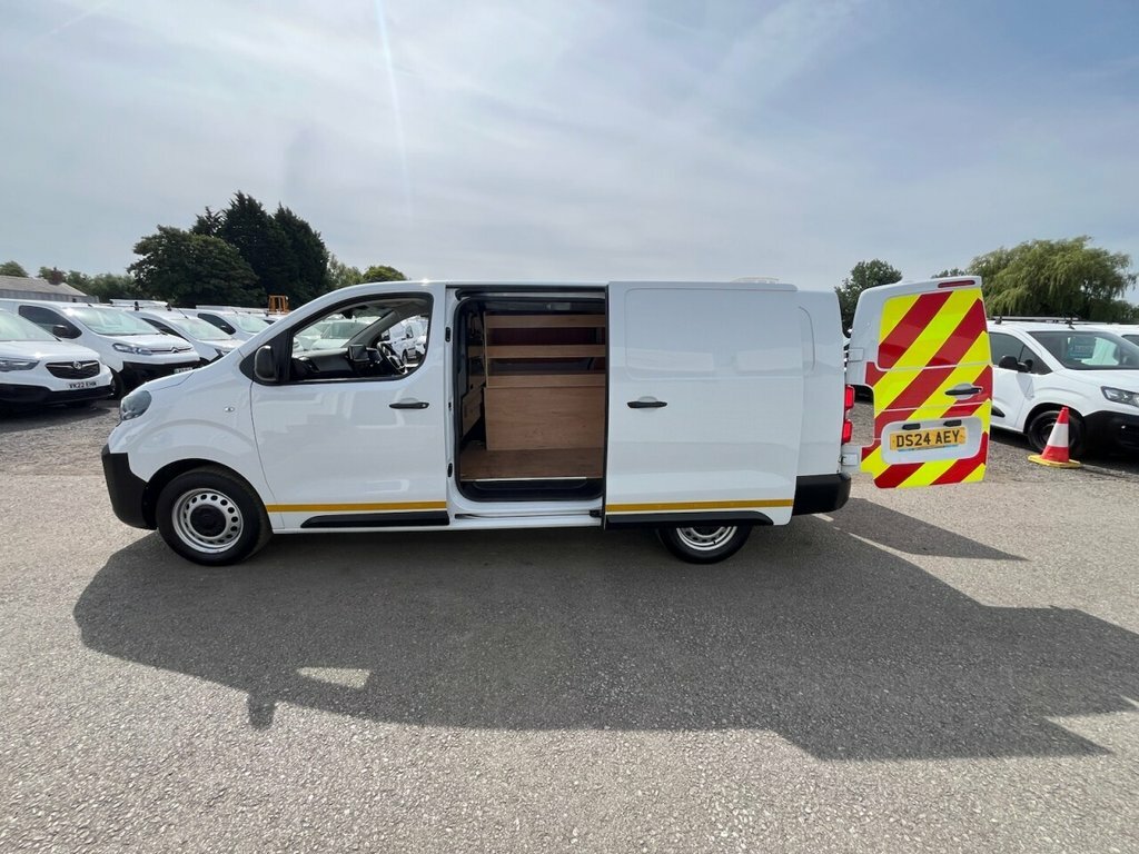Vauxhall Vivaro 1.5 Turbo D 120 Pro H1 Van White #10