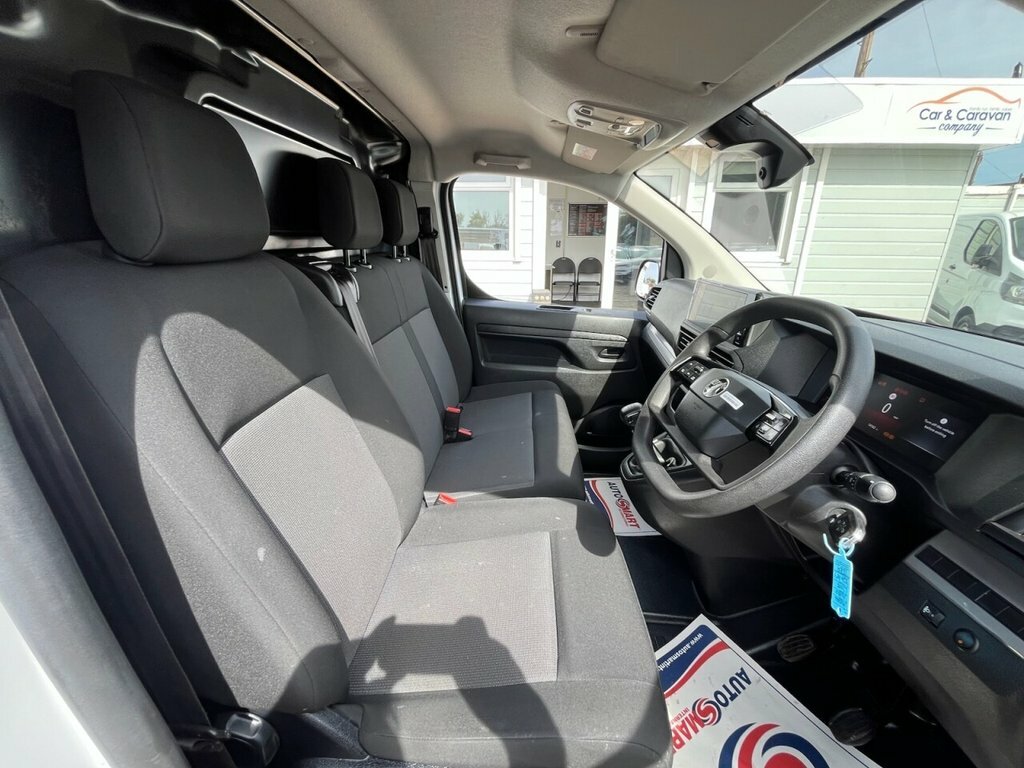 Vauxhall Vivaro 1.5 Turbo D 120 Pro H1 Van White #19