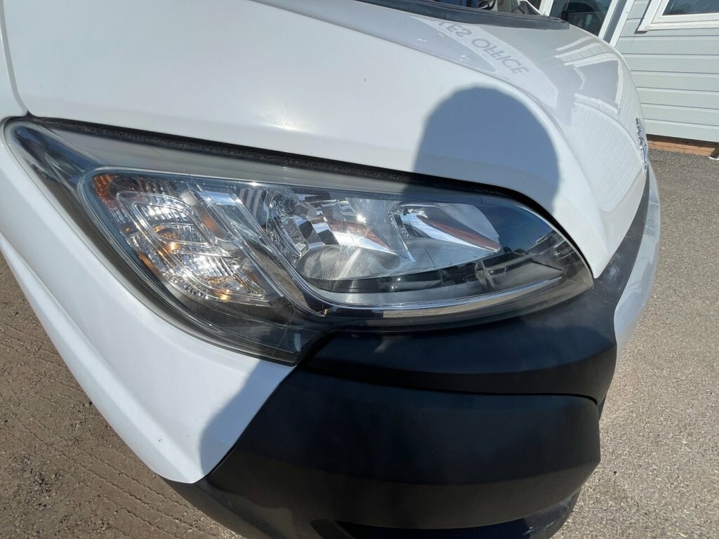 Peugeot Boxer 2L Built For Business White #3