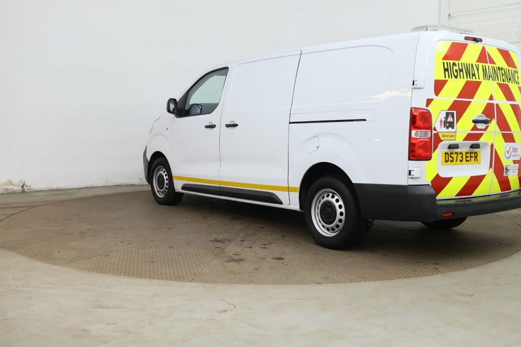 Vauxhall Vivaro 1.5L Prime 6Dr DS73EFR White #4
