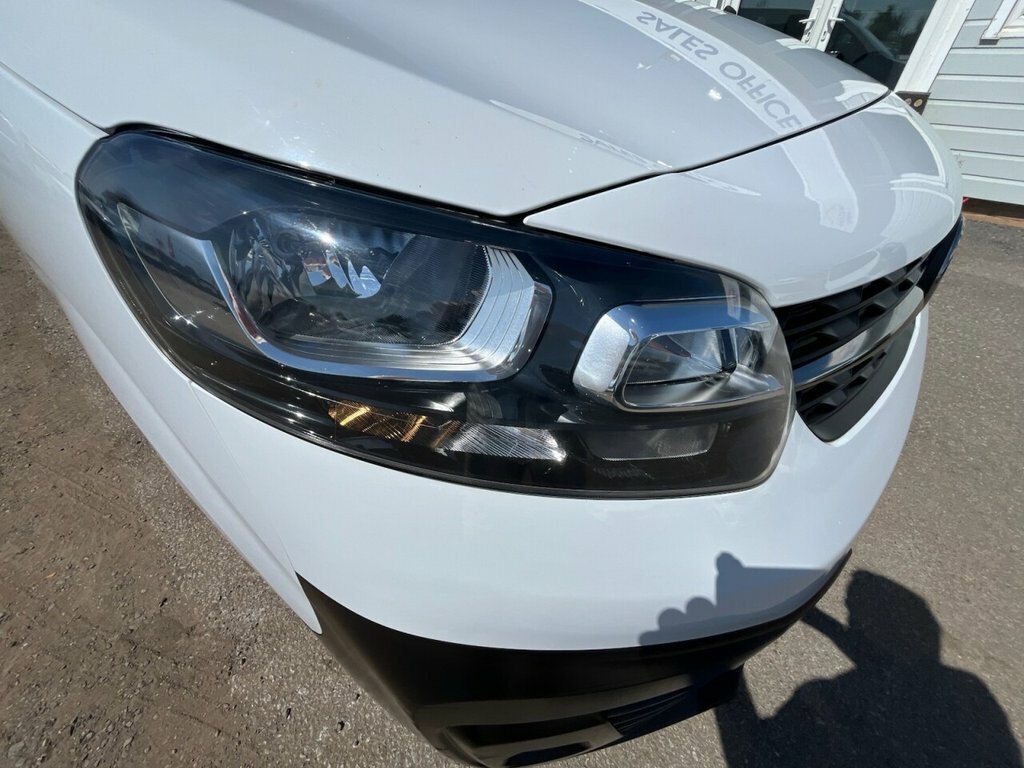 Vauxhall Vivaro 1.5L Prime 6Dr White #5