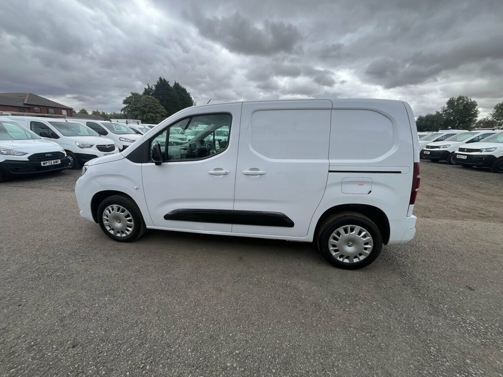 Vauxhall Combo 1.5L Pro White #4