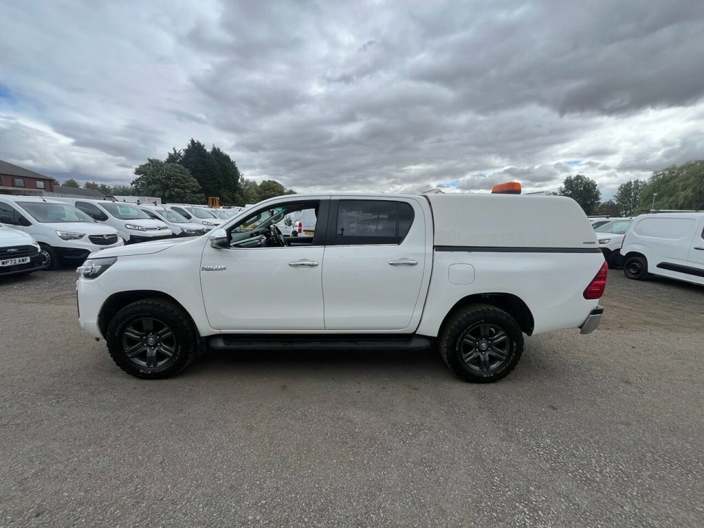 Toyota HILUX 2.4L Icon White