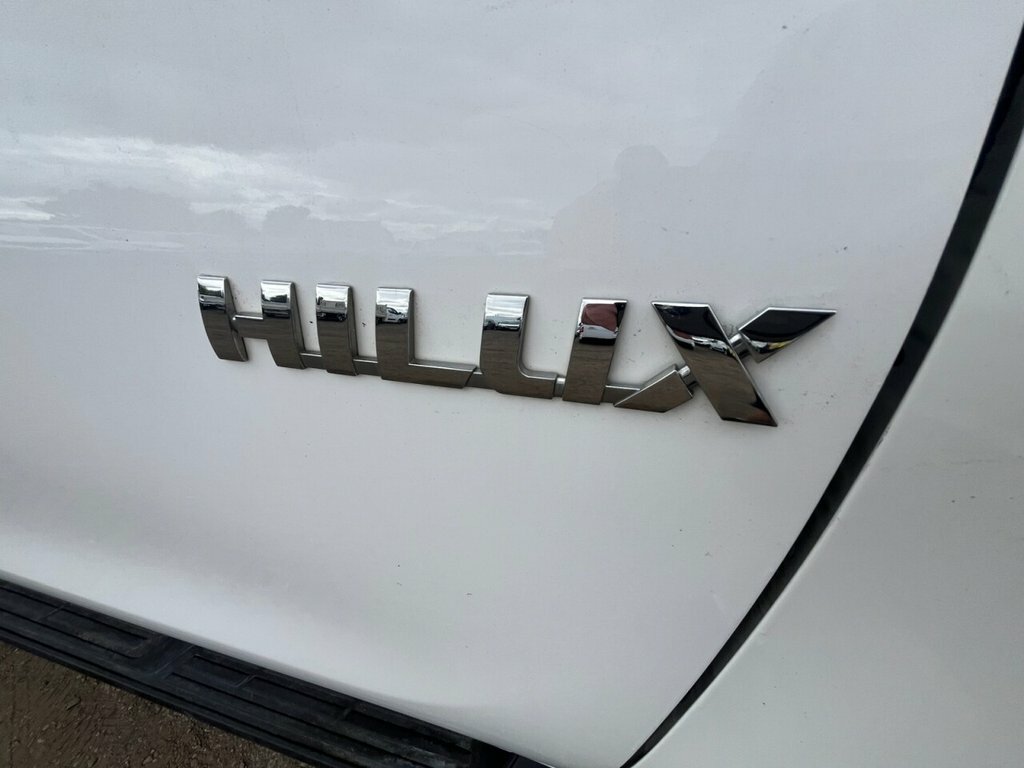 Toyota HILUX 2.4L Icon White #3