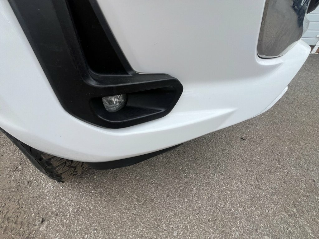 Toyota HILUX 2.4L Icon White #6