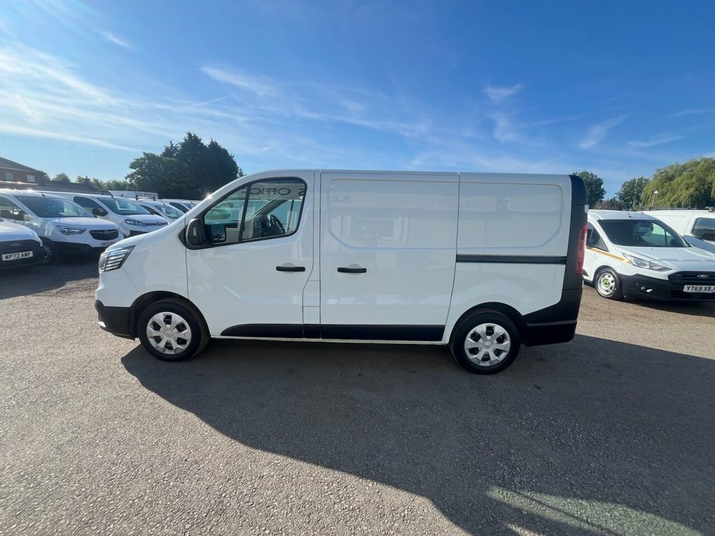 Renault Trafic 2L Business White #2