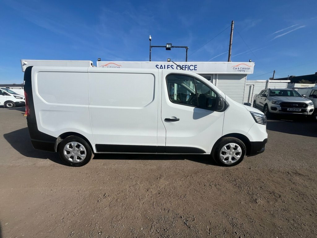 Renault Trafic 2L Business White #3