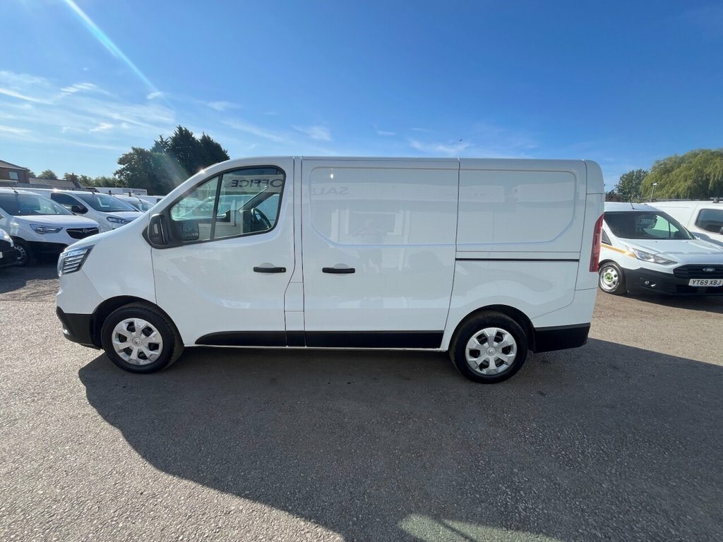 Renault Trafic 2L Business White #2