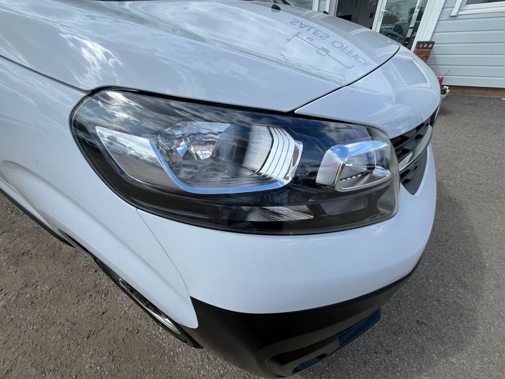 Vauxhall Vivaro 1.5L Prime 6Dr White #5