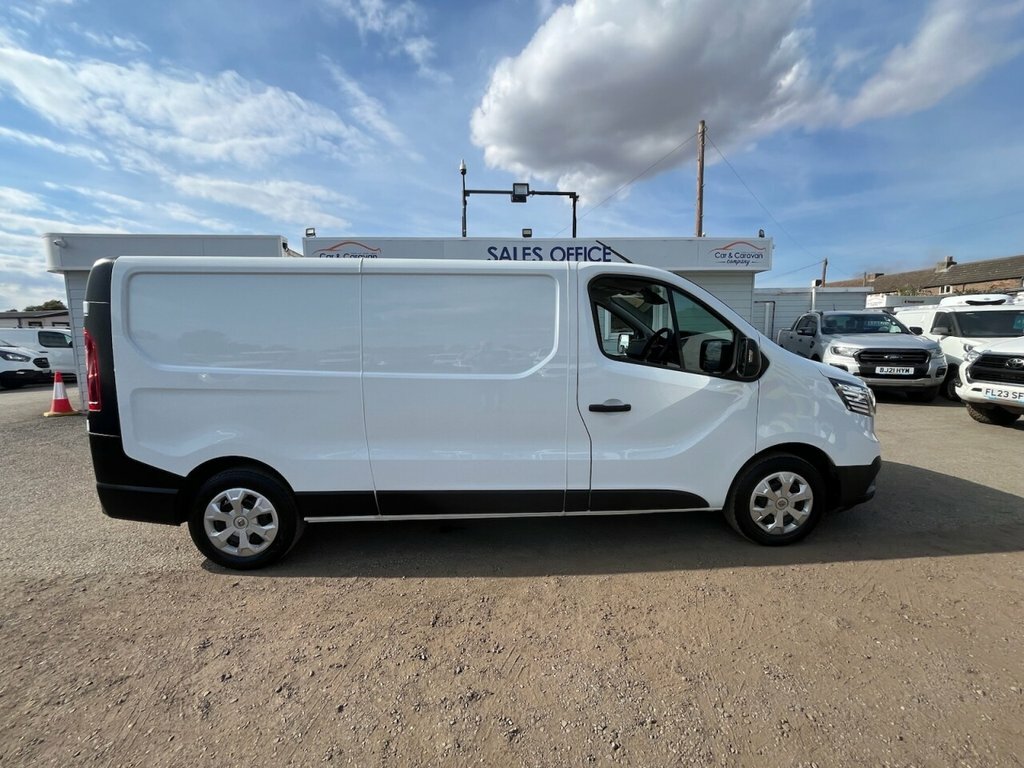 Renault Trafic 2L Start White #3