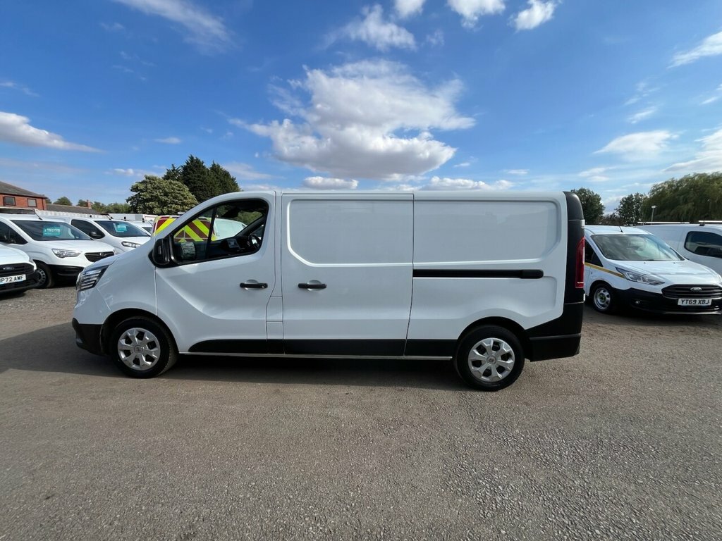 Renault Trafic 2L Start White #2