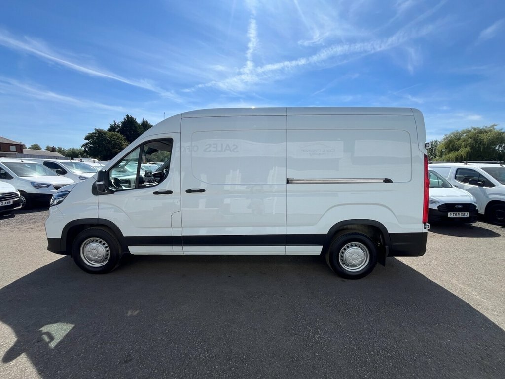 Maxus Deliver 9 2L Null White