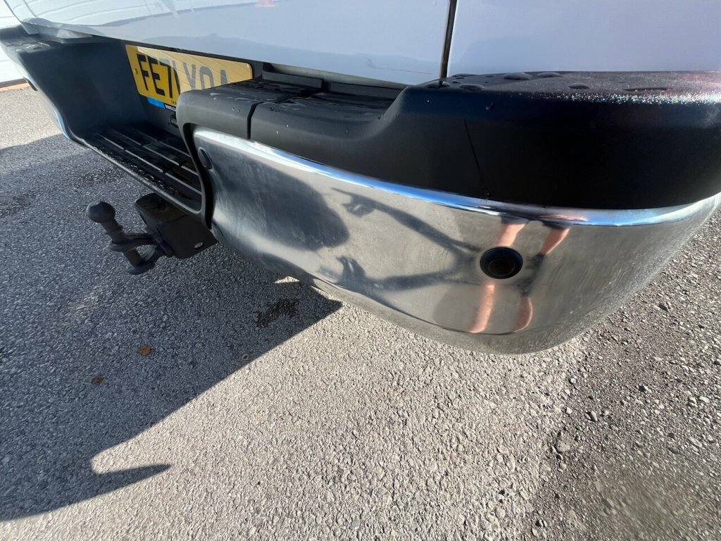 Toyota HILUX 2.4L Se Pro White