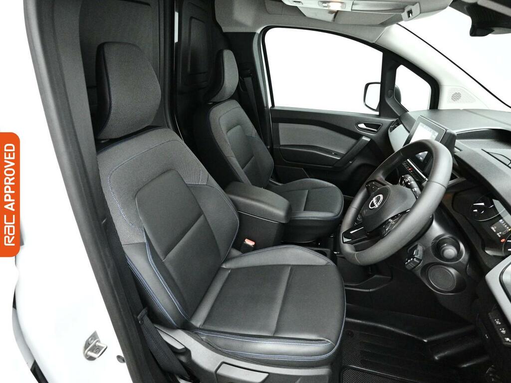 Nissan TOWNSTAR 45Kwh Tekna Panel Van 6Dr L2 122 Ps White #2