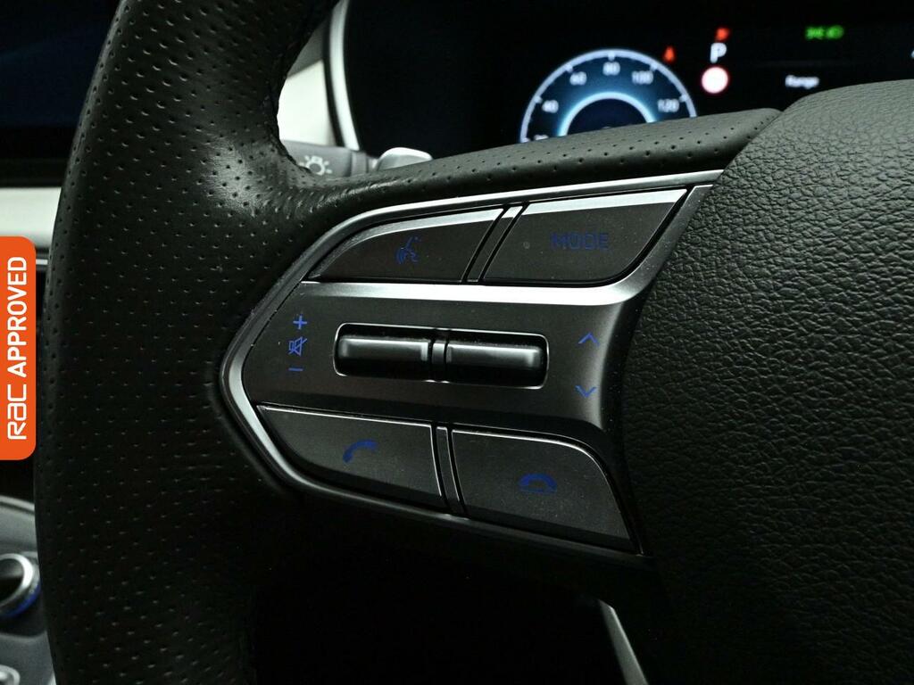 Hyundai Santa Fe Premium White #32