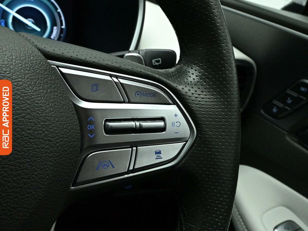 Hyundai Santa Fe Premium White #34