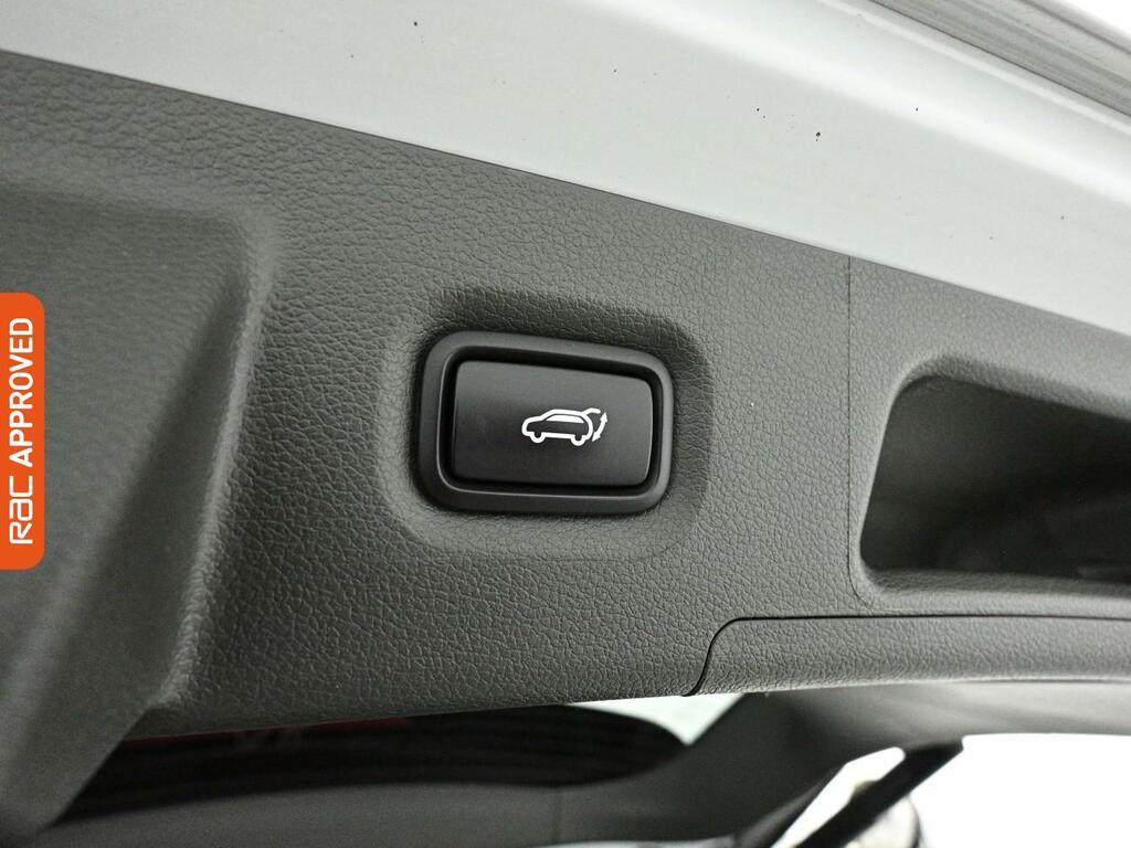 Hyundai Santa Fe Premium White #13