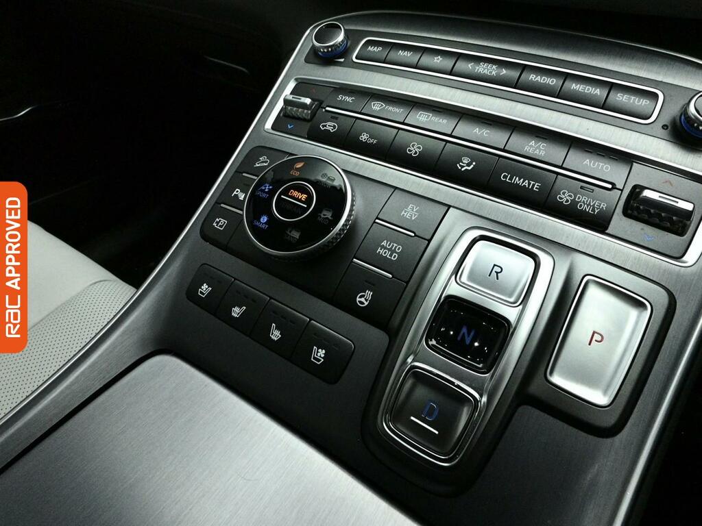 Hyundai Santa Fe Premium White #18