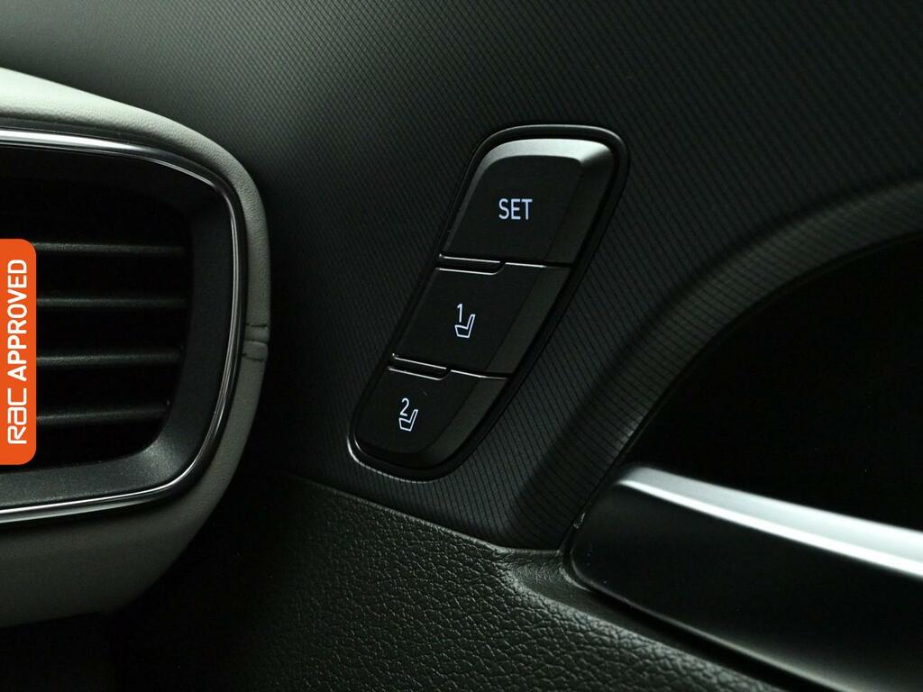 Hyundai Santa Fe Premium White #24