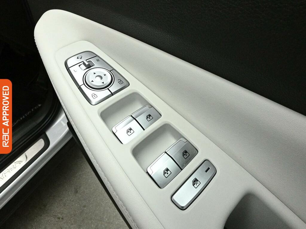 Hyundai Santa Fe Premium White #35