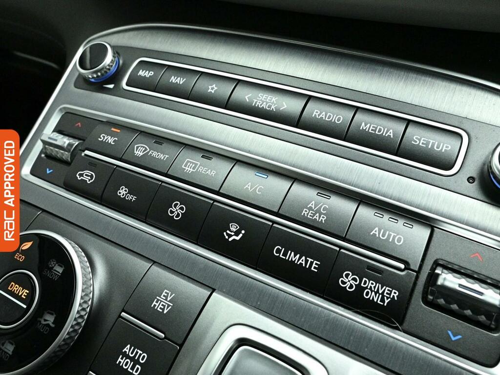 Hyundai Santa Fe Premium White #19