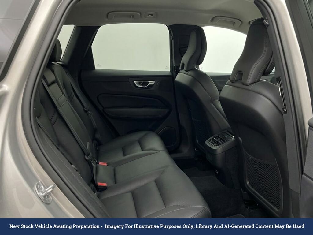Volvo XC60 2.0H T6 Recharge 18.8Kwh Plus Suv Plug- Silver #3