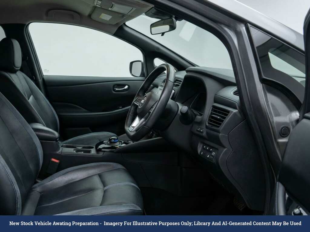 Nissan Leaf 40Kwh Tekna Hatchback 150 Ps Grey #2