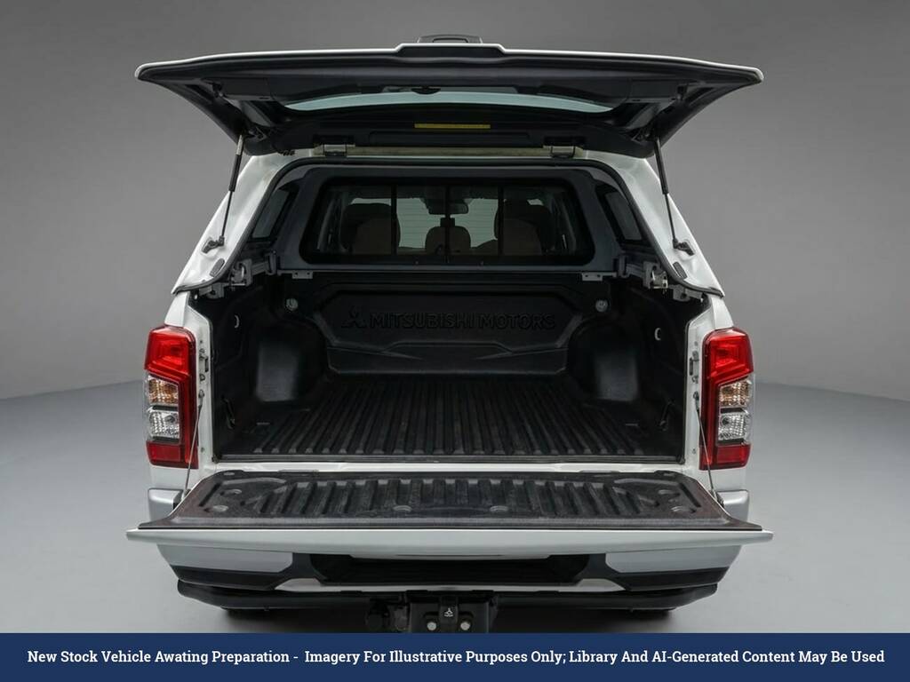 Mitsubishi L200 2.2 Di-d Dc Barbarian Pickup Double Cab White #5