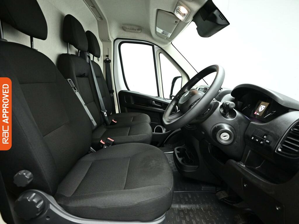 Peugeot Boxer 2.2 Bluehdi 335 Professional Panel Van White #2