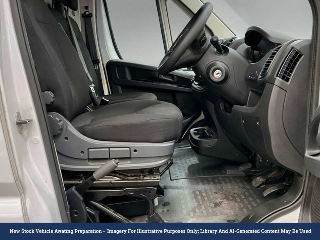 Peugeot Boxer 2.2 Bluehdi 335 Professional Panel Van White #2