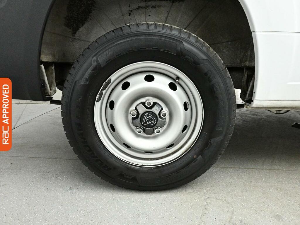 Peugeot Boxer 2.2 Bluehdi 335 Professional Panel Van White #3