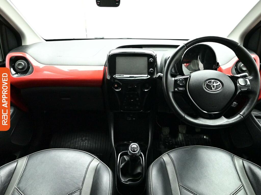 Toyota Aygo 1.0 Vvt-i X-clusiv3 Hatchback Eu WK17UFB Red #2