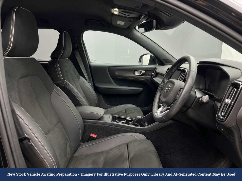Volvo XC40 2.0 B3 Mhev Plus Dark Suv Hybrid Dct Au Black #2