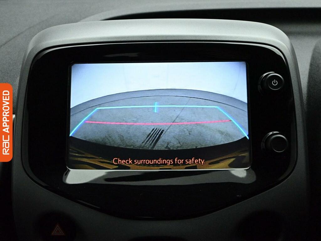 Toyota Aygo 1.0 Vvt-i X-play Hatchback Euro White #3