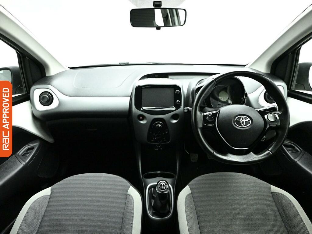 Toyota Aygo 1.0 Vvt-i X-play Hatchback Euro White #2