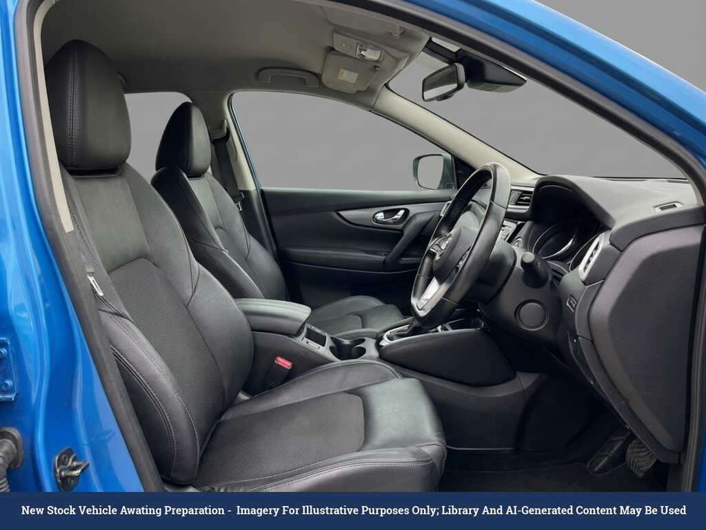 Nissan Qashqai 1.3 Dig-t N-connecta Glass Roof Pack Red #2