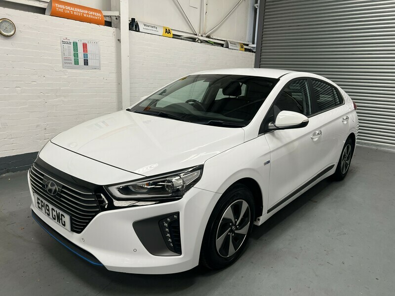 Hyundai Ioniq Premium Se White #4