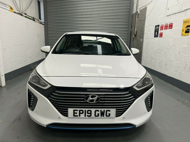 Hyundai Ioniq Premium Se White #2