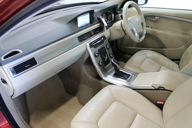 Volvo V70 2014 2.4 D5 Se Lux Geartronic Euro 5 Red #2
