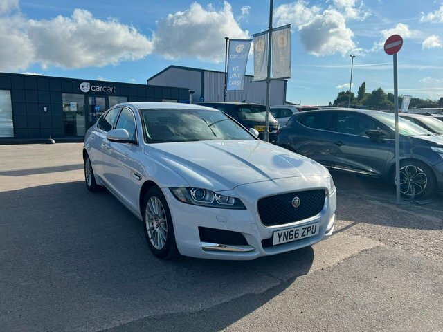Jaguar XF Prestige Saloon White